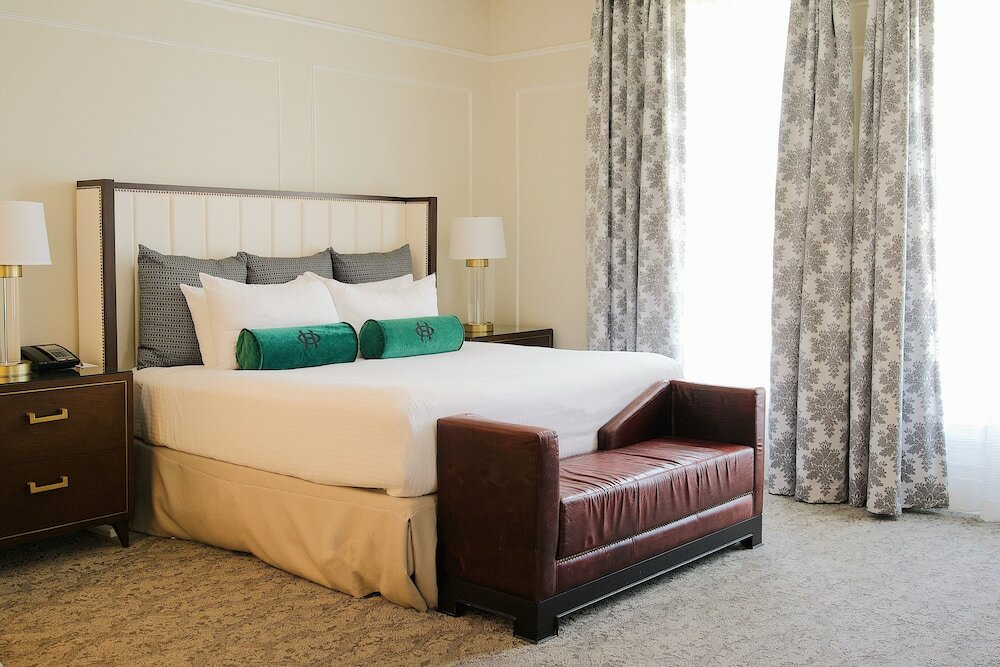 Фото The Oxford Hotel