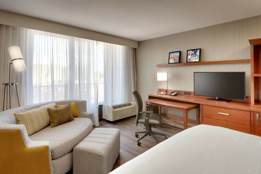 Фото Courtyard by Marriott Albuquerque