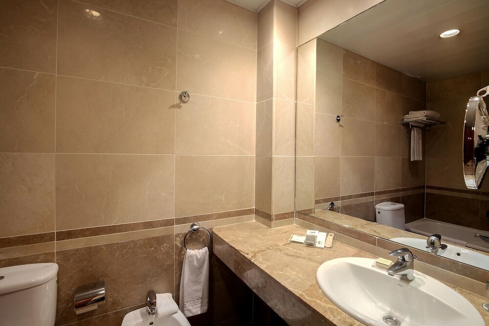 Фото Catalonia Excelsior Hotel