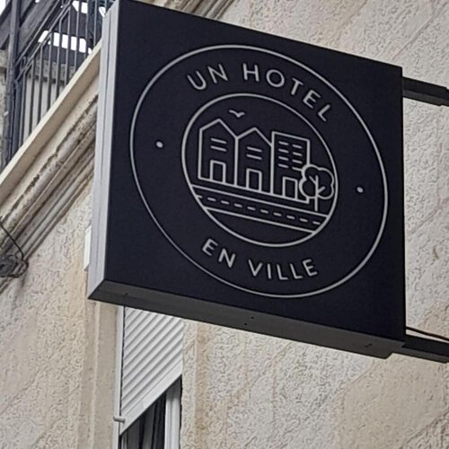 Гостиница Un Hôtel en Ville в Рошфоре