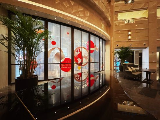 Фото Oriental Riverside Hotel Shanghai (Shanghai International Convention Center)