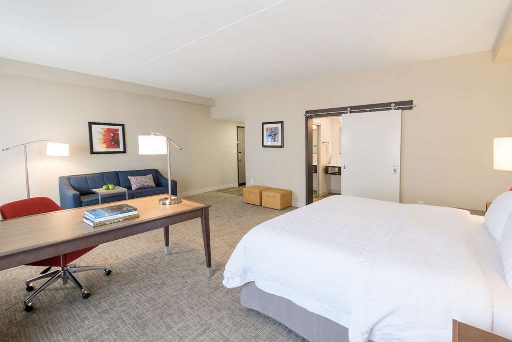 Фото Hampton Inn & Suites Tulsa Downtown