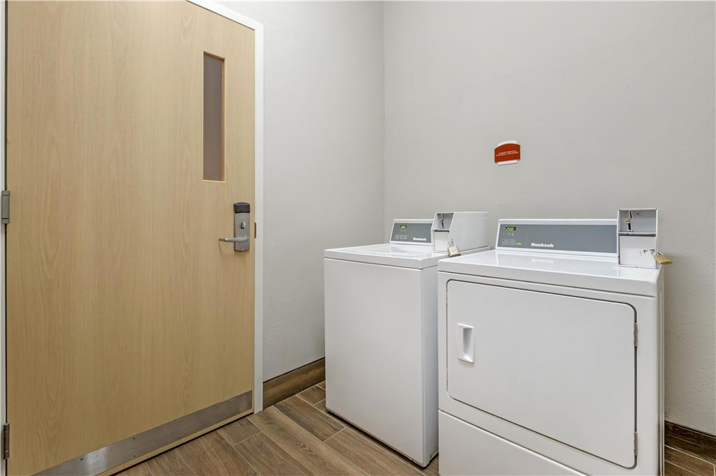 Фото B/w Plus Elizabethtown Inn & Suites