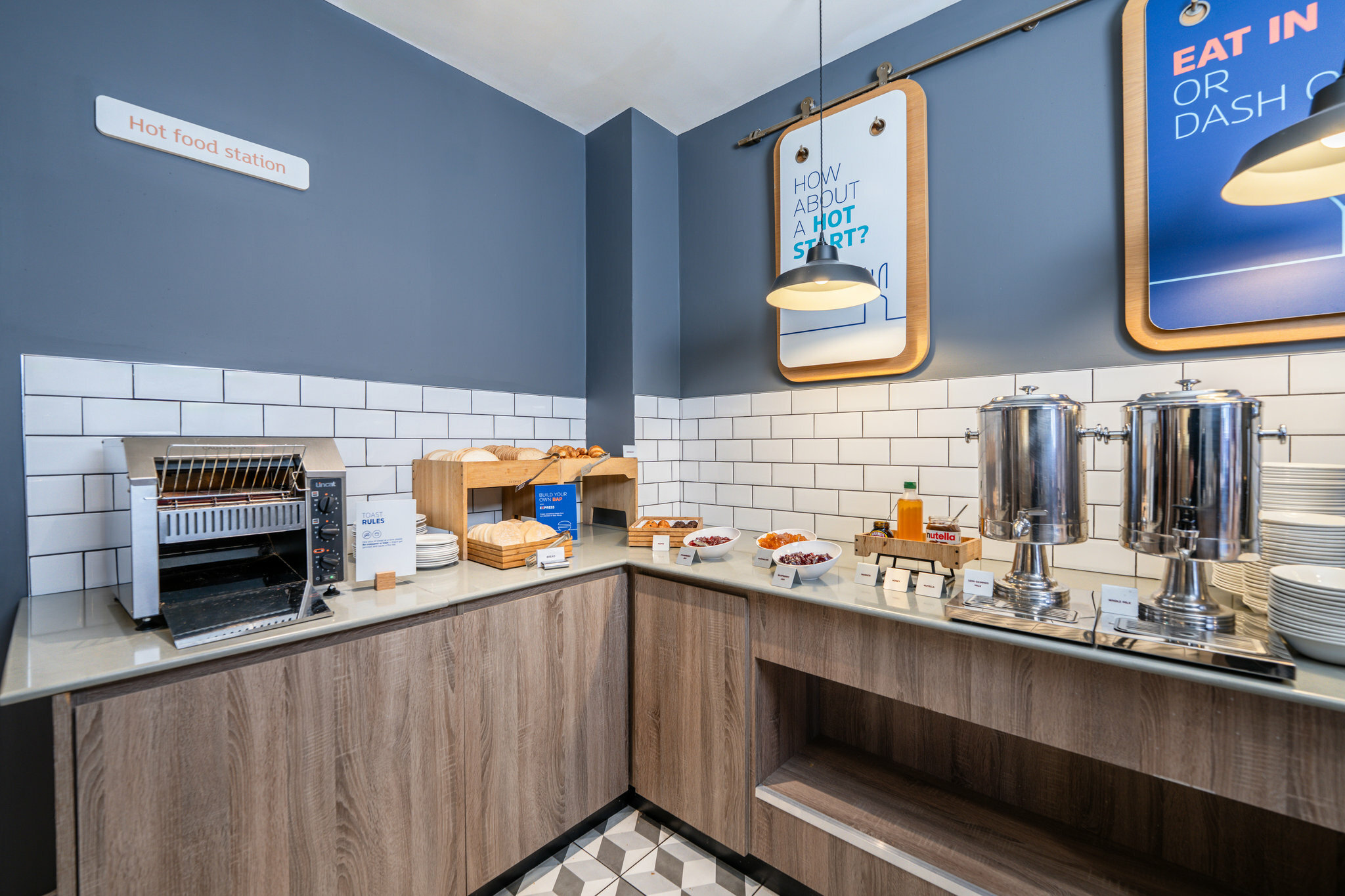 Фото Holiday Inn Express Aberdeen Airport