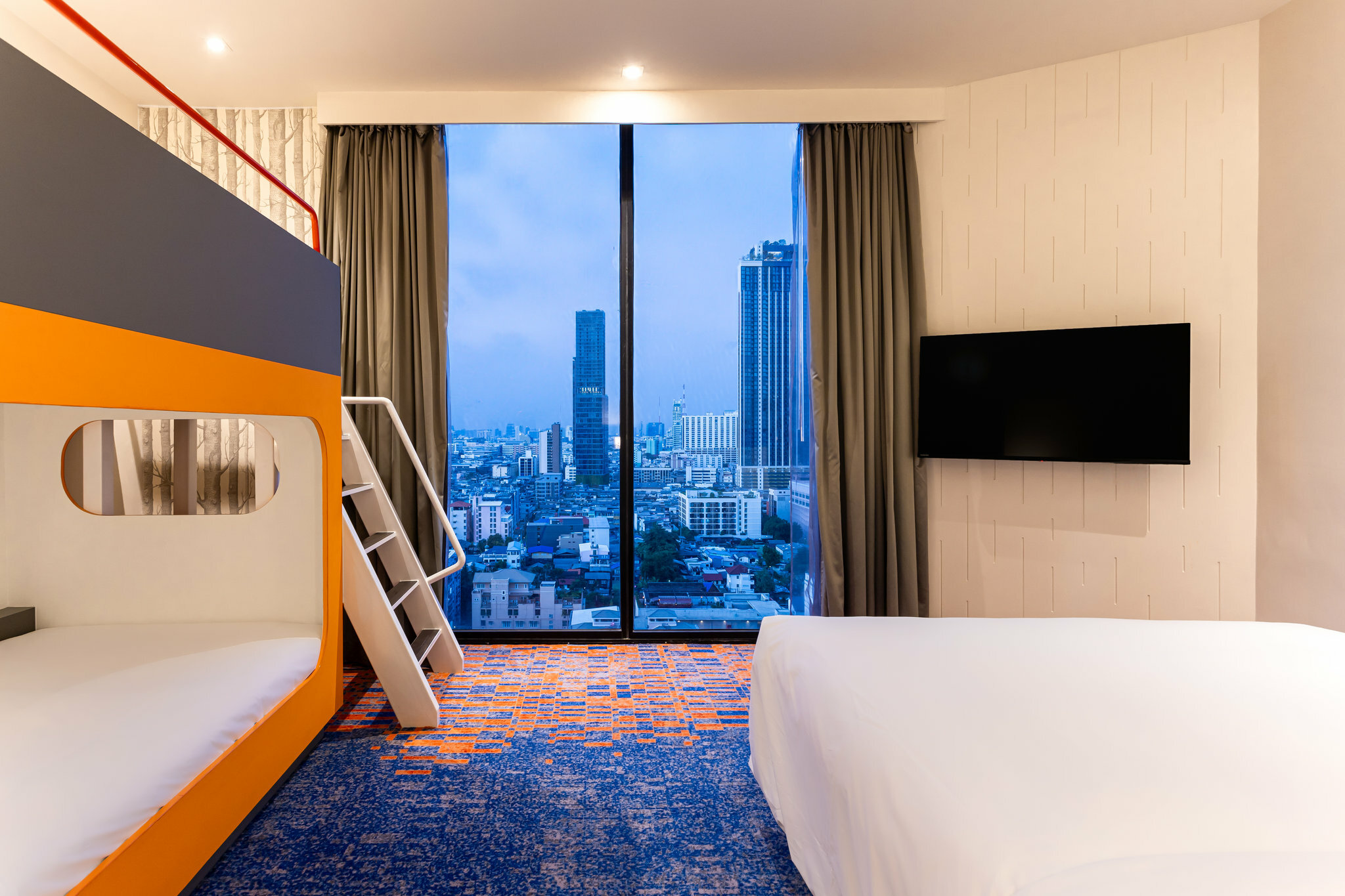 Фото Holiday Inn Express Bangkok Siam, an Ihg Hotel