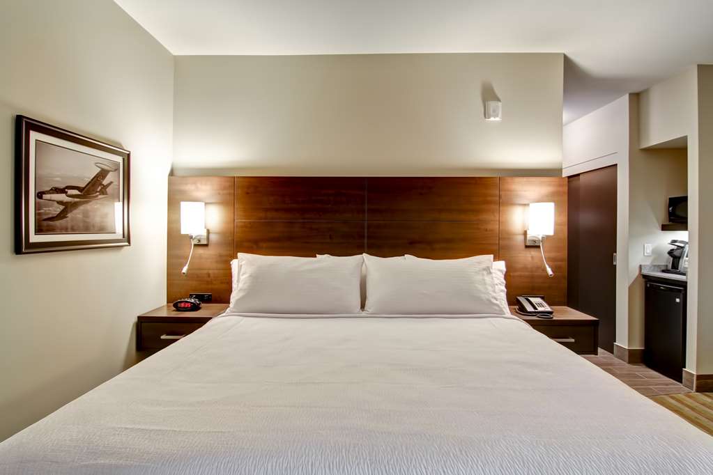 Фото Best Western London Airport Inn & Suites