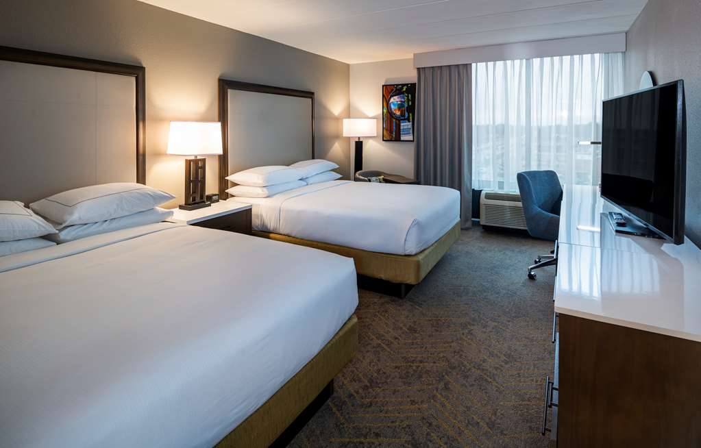 Фото DoubleTree by Hilton Madison East