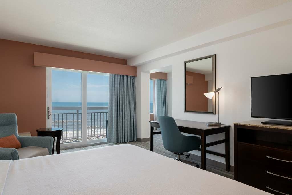 Фото Hilton Garden Inn Daytona Beach Oceanfront