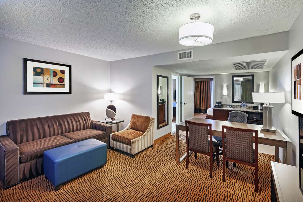 Фото Embassy Suites Hotel Dallas Market Center