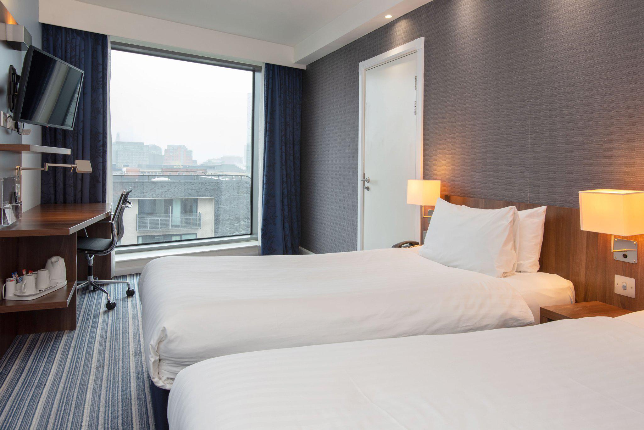 Фото Holiday Inn Express Manchester City Centre - Arena
