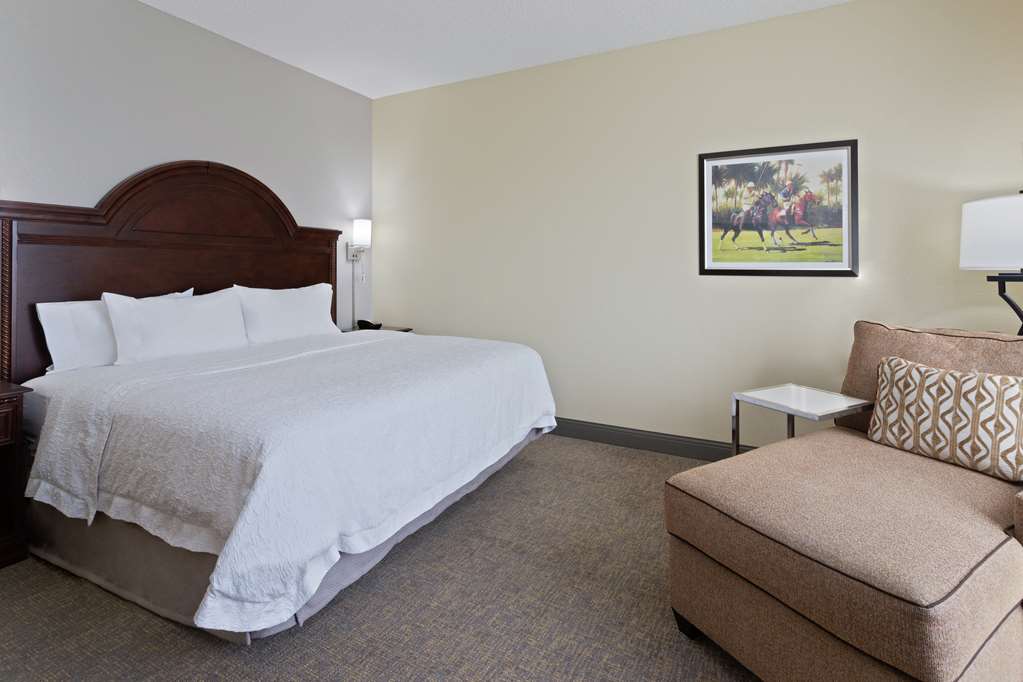 Фото Hampton Inn & Suites Wellington