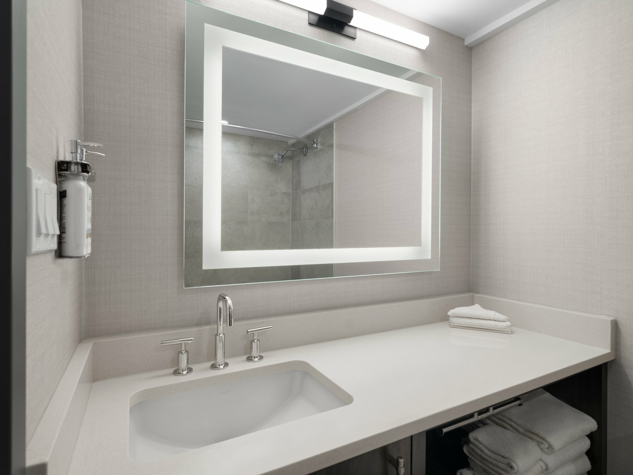 Фото Holiday Inn Calgary-Airport, an Ihg Hotel