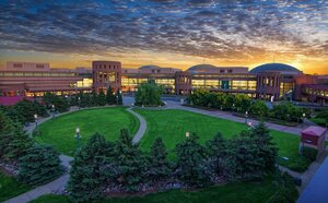 Гостиница Holiday Inn Express Hotel & Suites Minneapolis-Downtown Convention Center