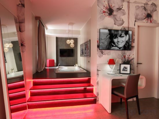 Фото Montenapoleone Suites