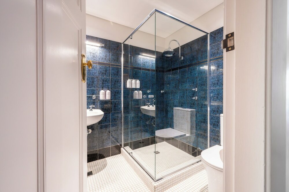 Фото The Russell Boutique Hotel