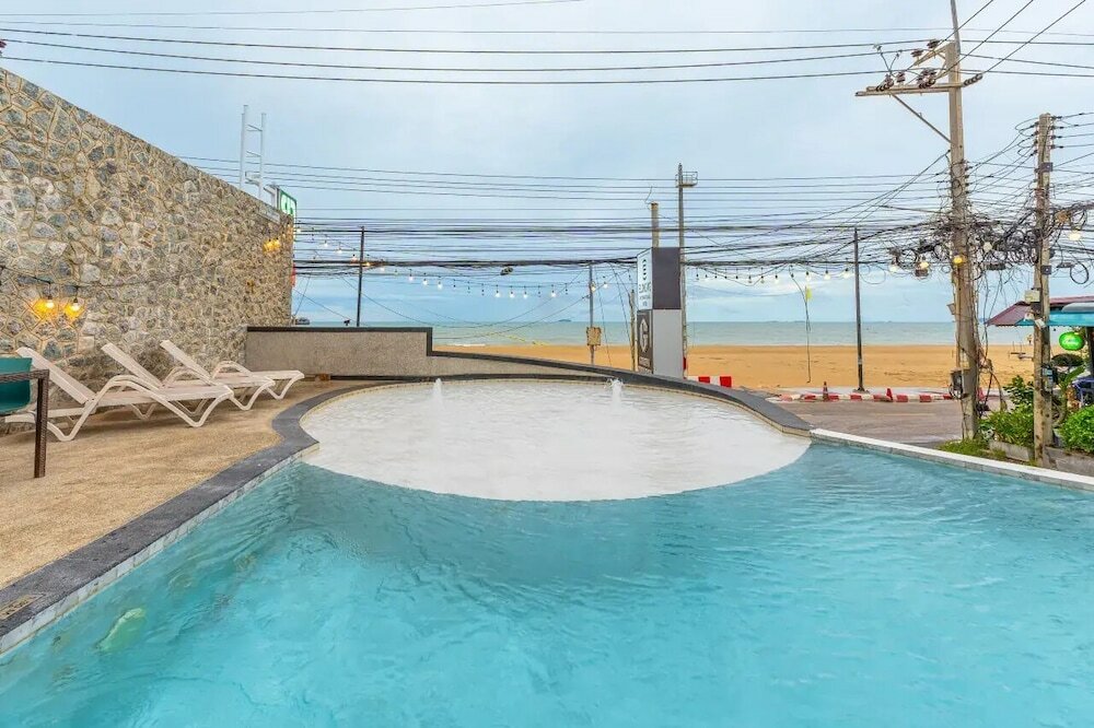 Фото Golden Jomtien Beach Hotel