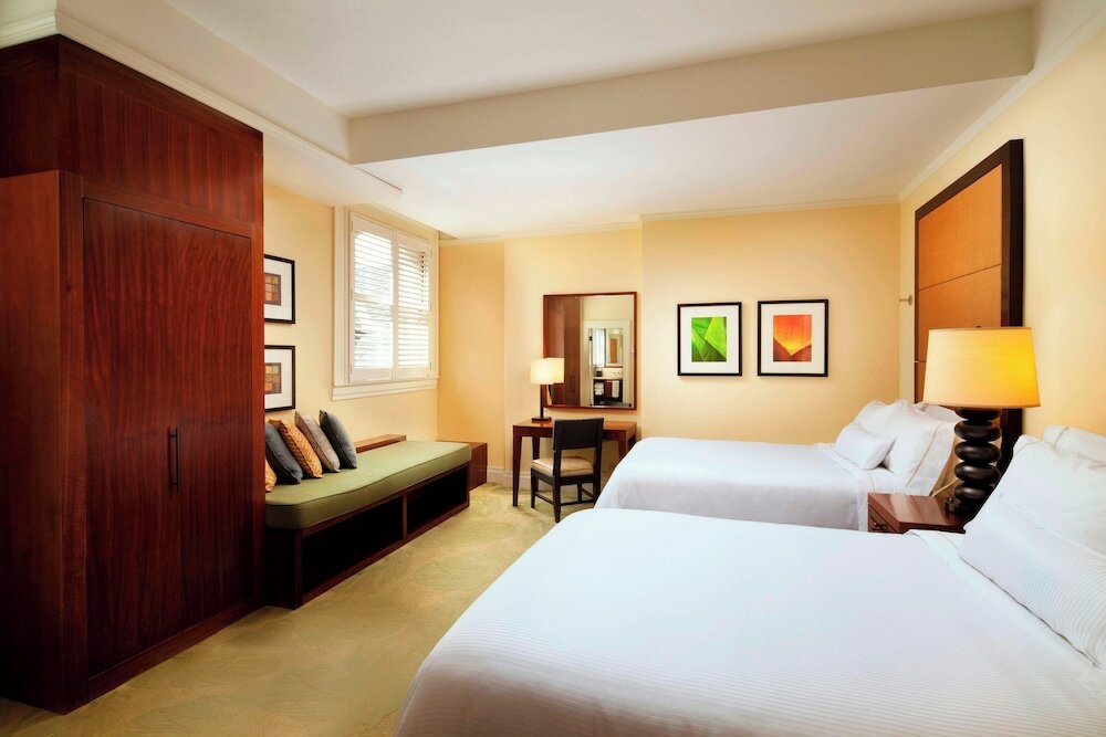 Фото Moana Surfrider, A Westin Resort & SPA, Waikiki Beach