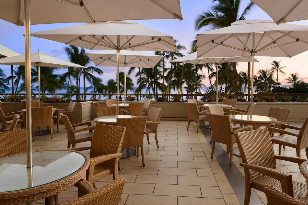 Фото Hyatt Regency Waikiki Beach Resort & SPA