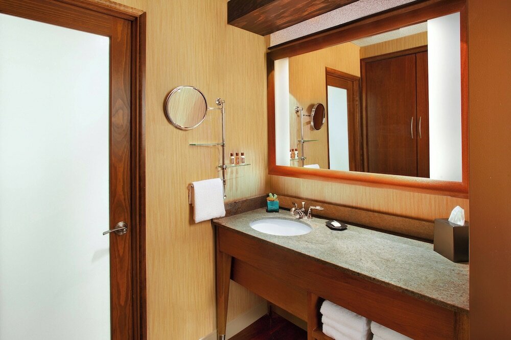 Фото Sheraton Albuquerque Airport Hotel