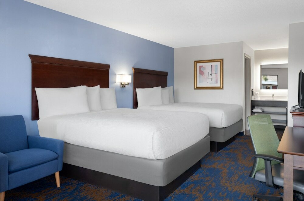 Фото Hotel South Tampa & Suites
