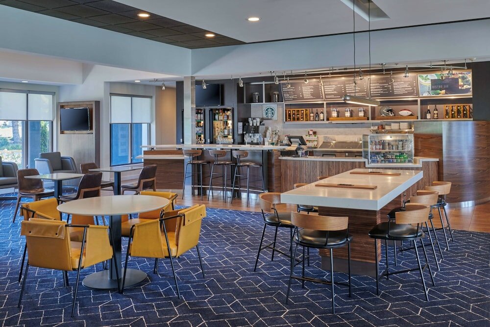 Фото Courtyard by Marriott Chicago Highland Park/Northbrook