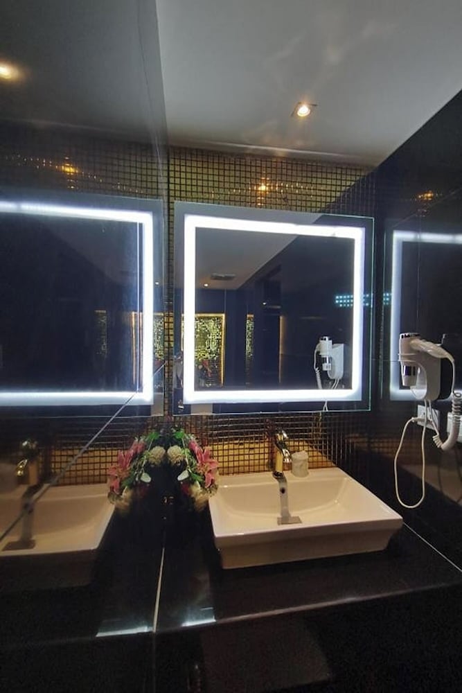 Фото Holatel Phitsanulok