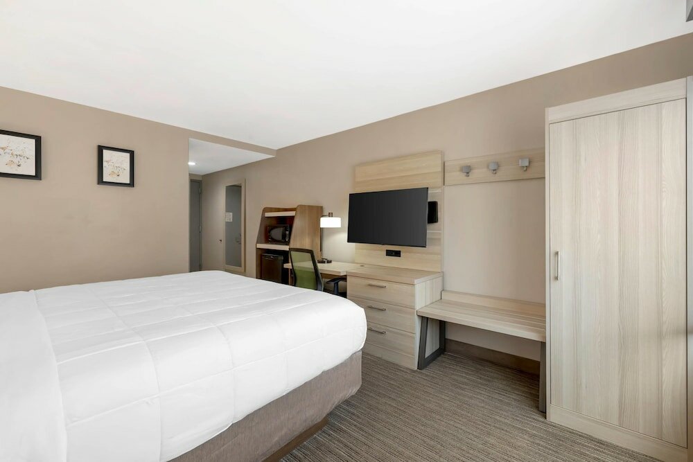 Фото Holiday Inn Express Staten Island West