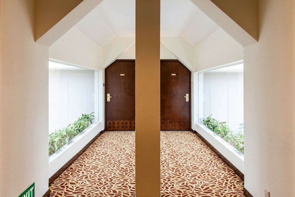 Фото Village Hotel Albert Court by Far East Hospitality