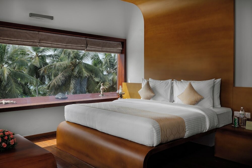 Фото Gokulam Grand Turtle On The Beach