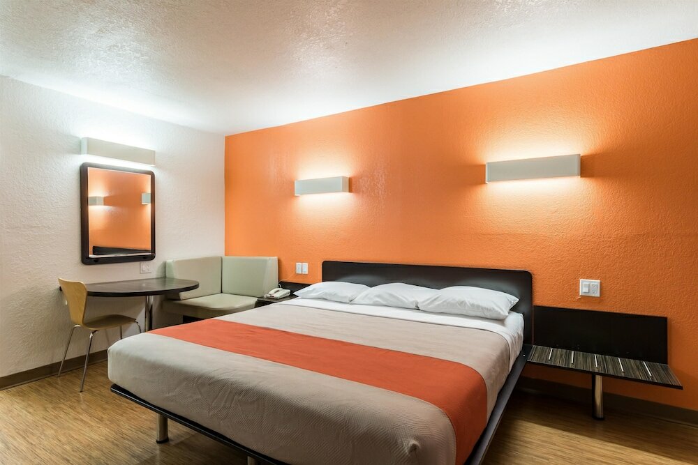 Фото Motel 6 Uvalde, Tx