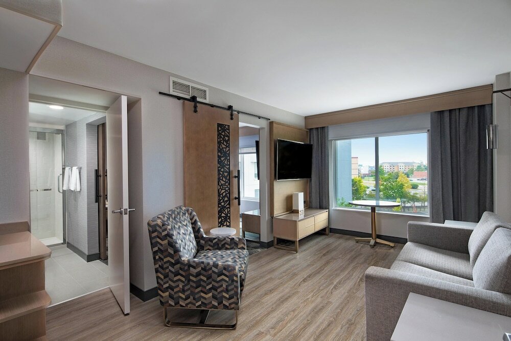 Фото Sheraton Suites Columbus