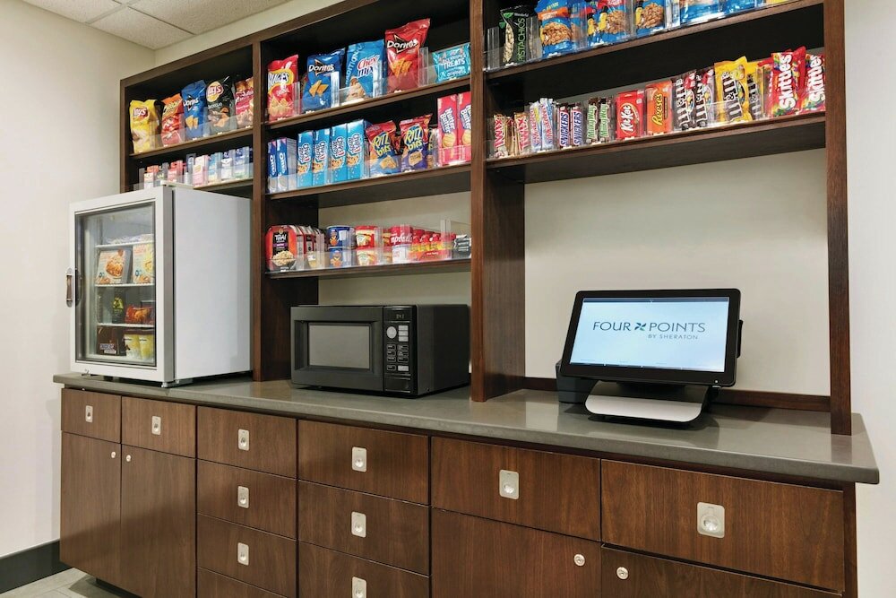 Фото Four Points by Sheraton Raleigh Arena