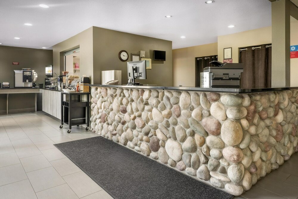 Фото SureStay Plus Hotel by Best Western Lethbridge