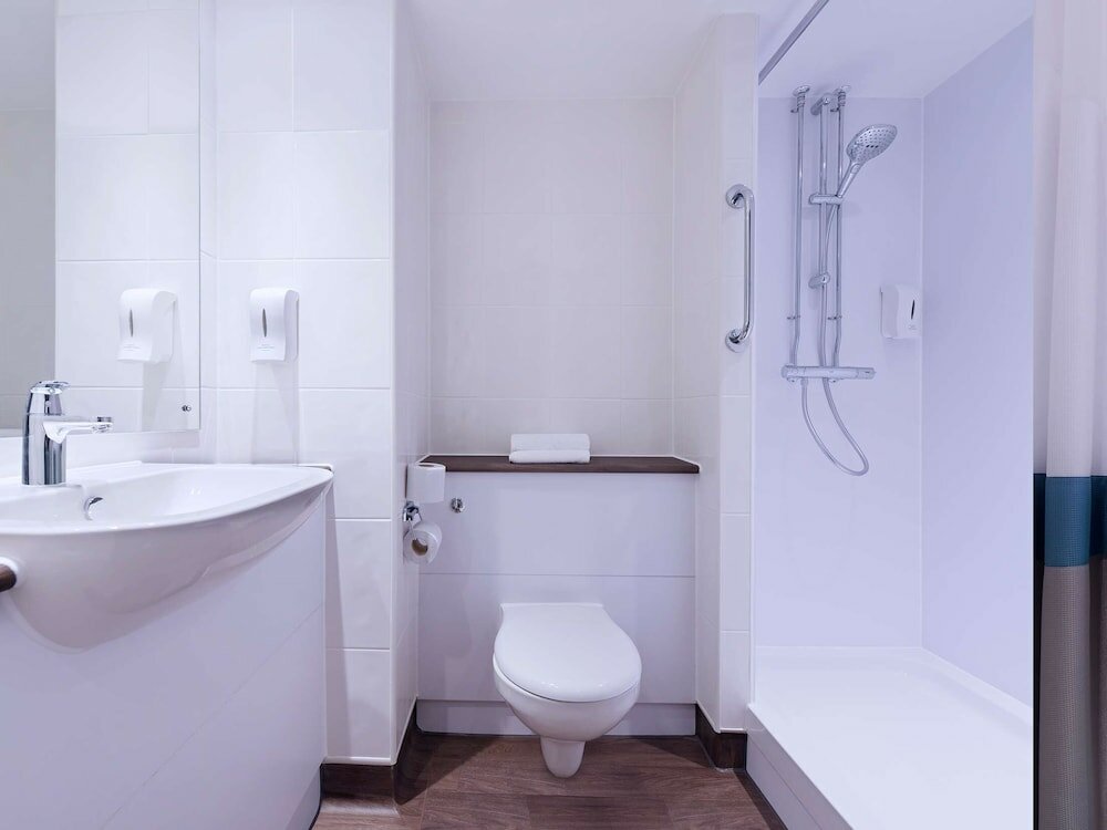 Фото Travelodge London Central City Road Hotel