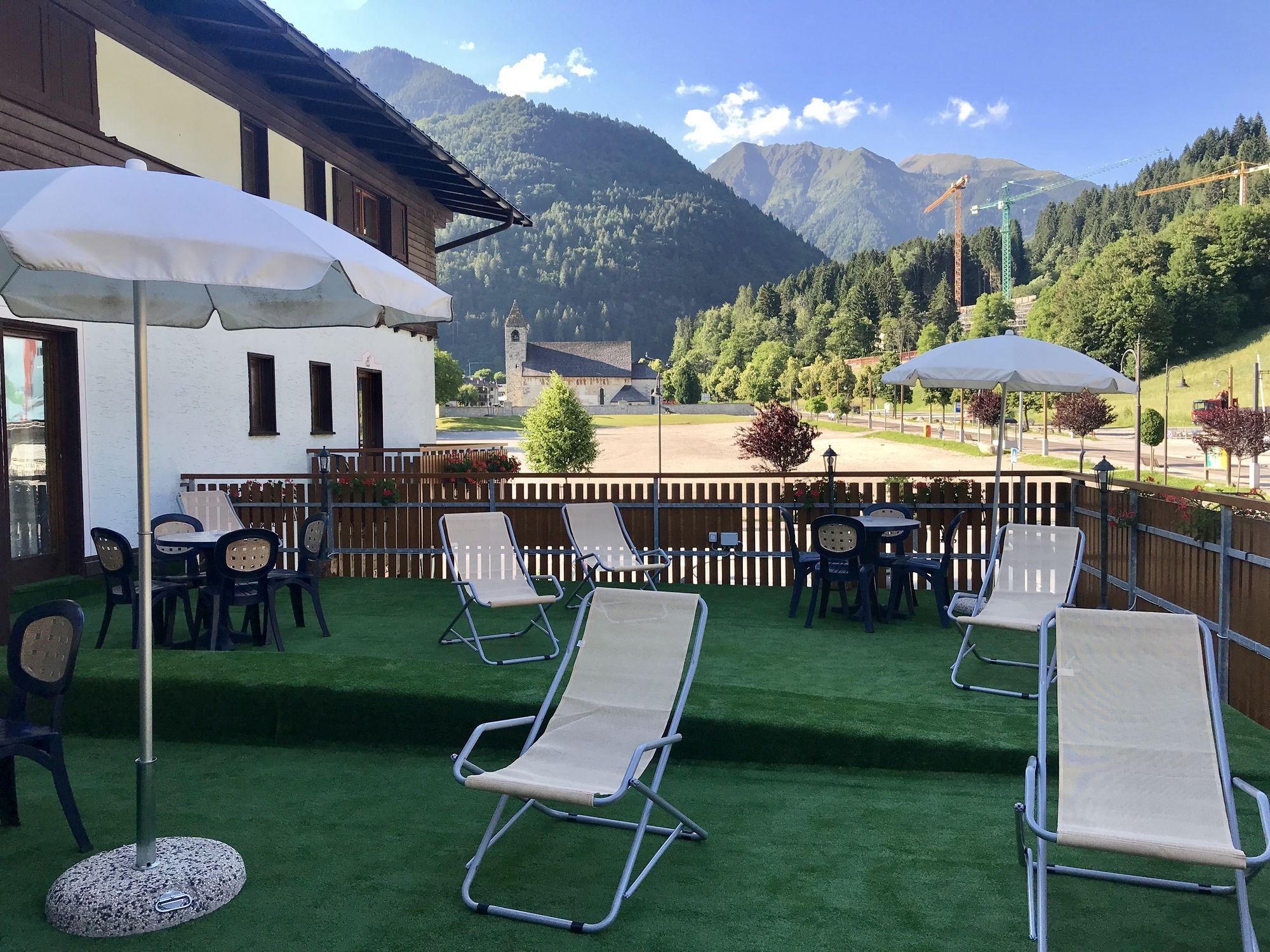 Фото Casteluce Hotel Funivie Pinzolo