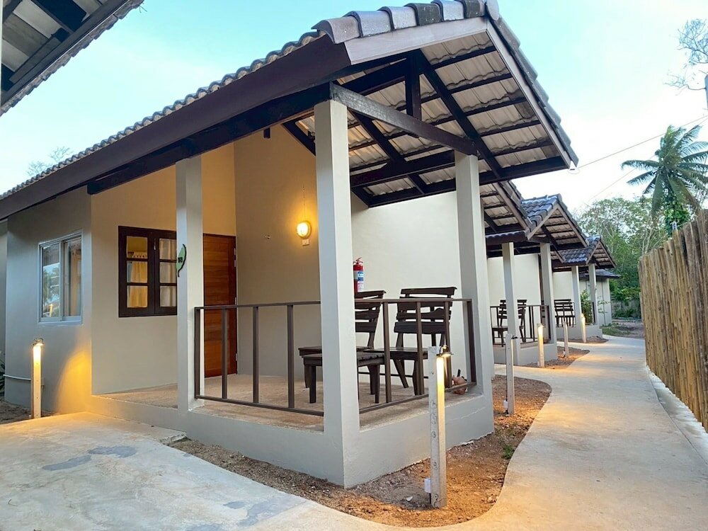 Фото Chumphon Cabana Resort