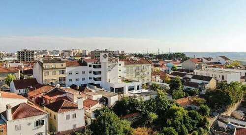 Гостиница № 1 Hostel Apartments & Suites в Округе Сантарен