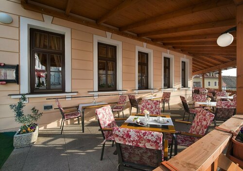 Гостиница Hotel Podhrad в Глубока над Влтавой