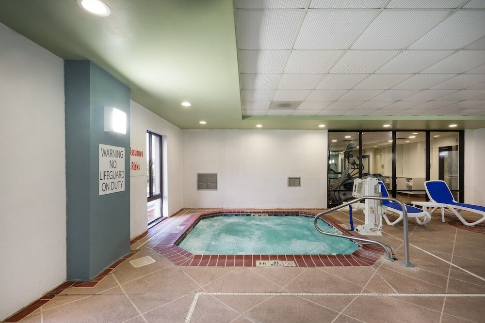 Фото Holiday Inn Express Hotel & Suites Louisville East, an Ihg Hotel