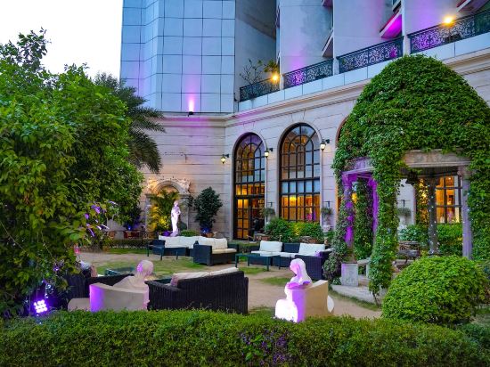 Фото Hotel The Royal Plaza