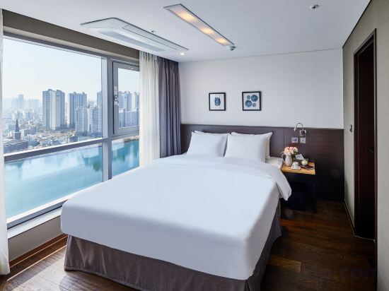 Фото Hotel Riverside