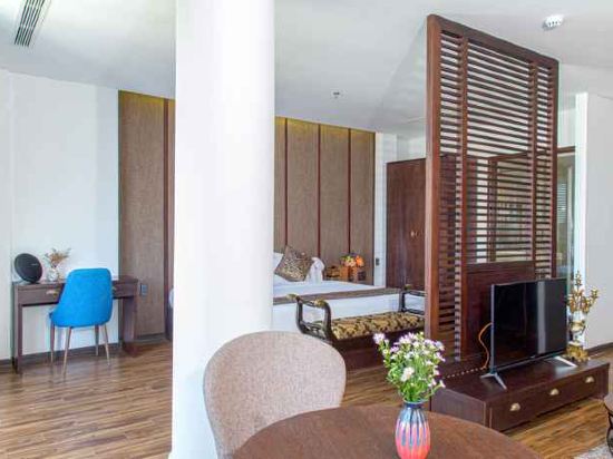 Фото Dong Duong Hotel