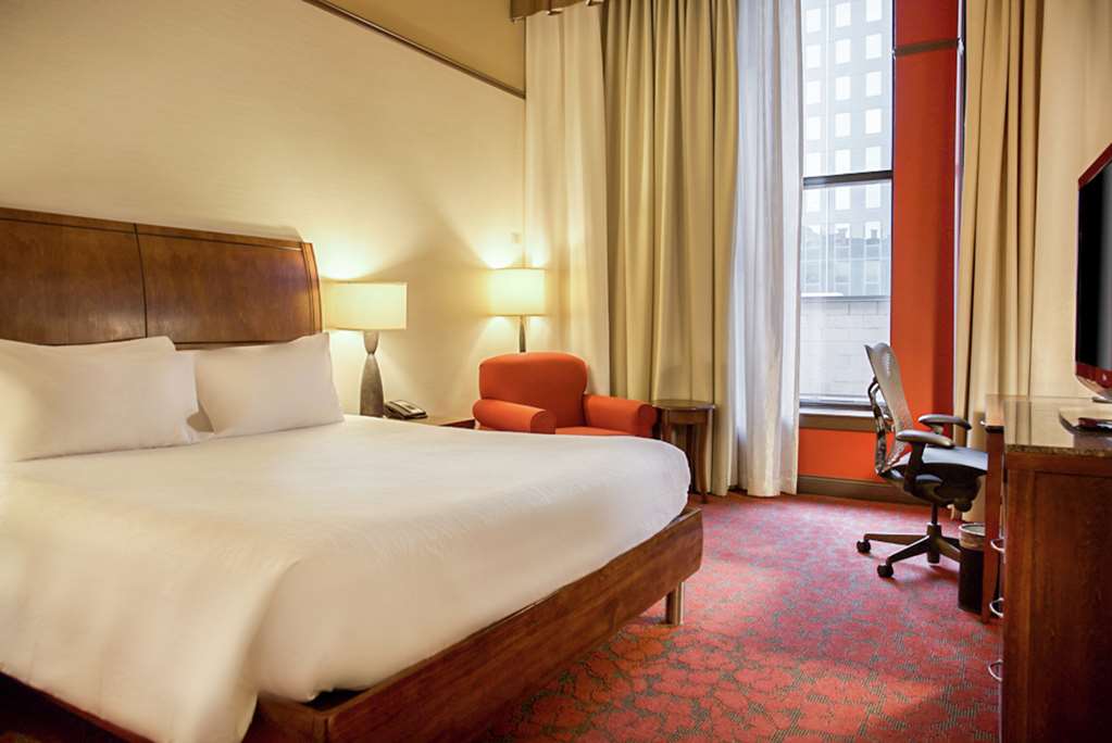 Фото Hilton Garden Inn Milwaukee Downtown