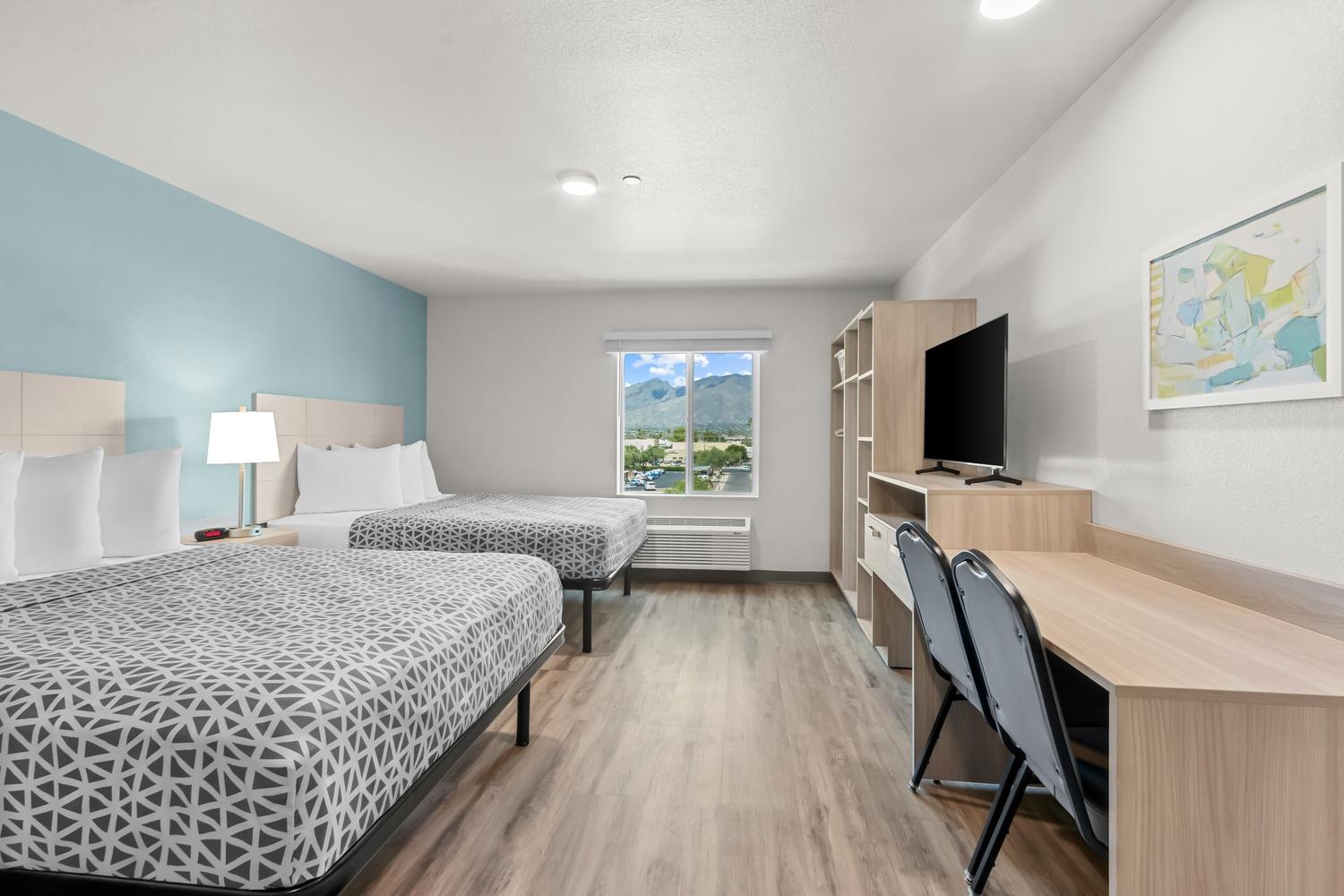 Фото WoodSpring Suites Linden