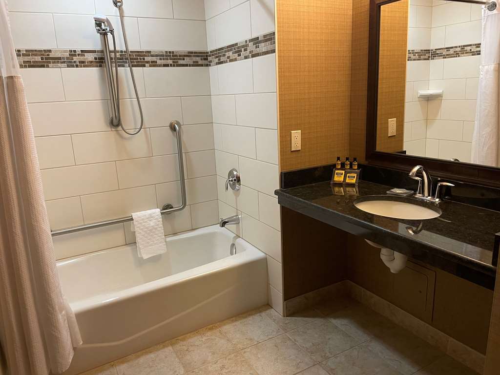 Фото Best Western Plus Okotoks Inn & Suites