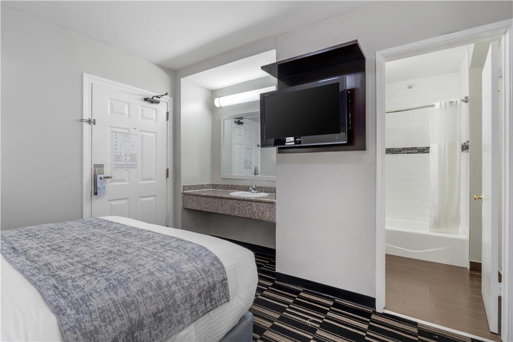 Фото SureStay Hotel by Best Western Beverly Hills West La