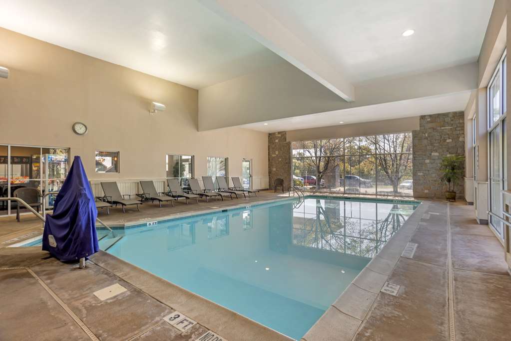 Фото Best Western Plus Revere Inn & Suites