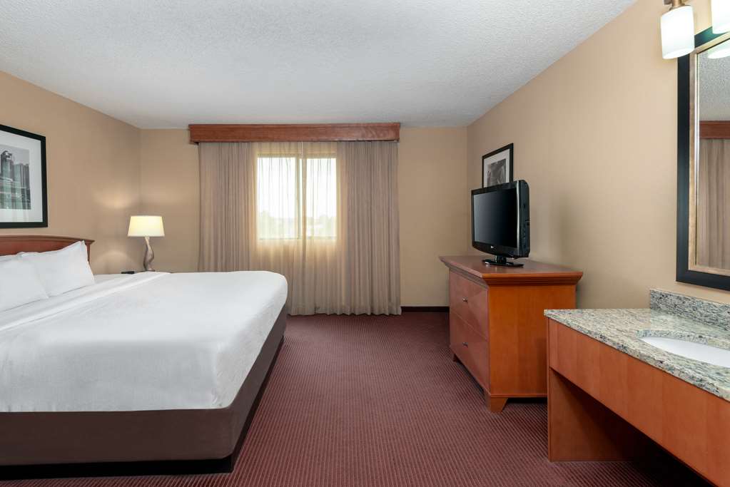 Фото Embassy Suites Hotel Kansas City - International Airport