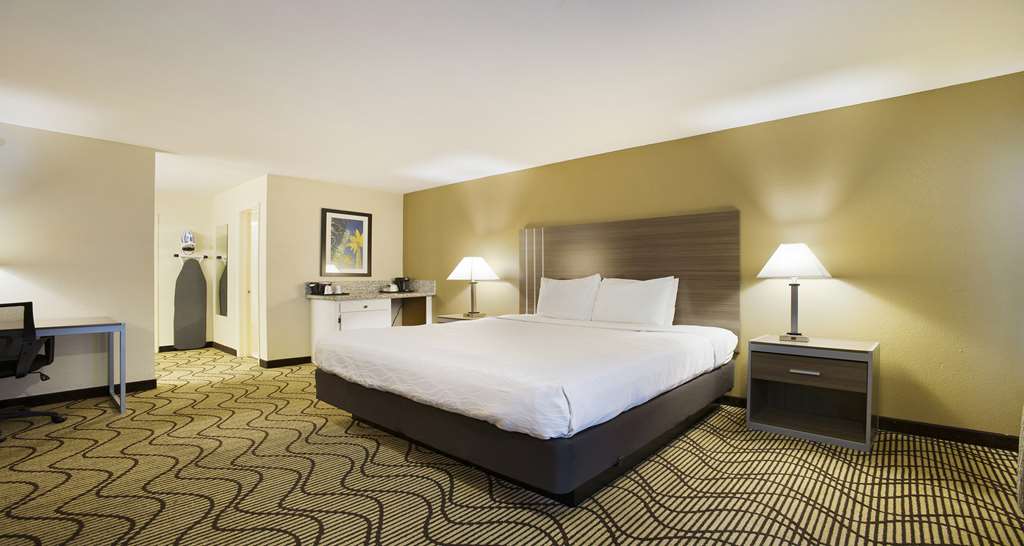 Фото SureStay Plus Hotel by Best Western Sacramento North