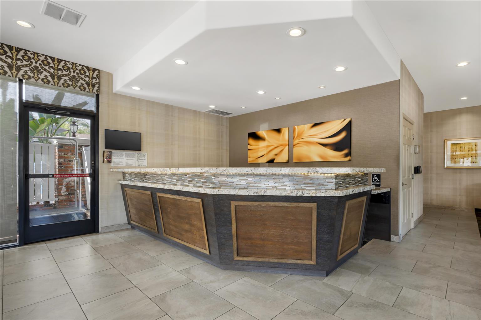 Фото Best Western Plus Carriage Inn